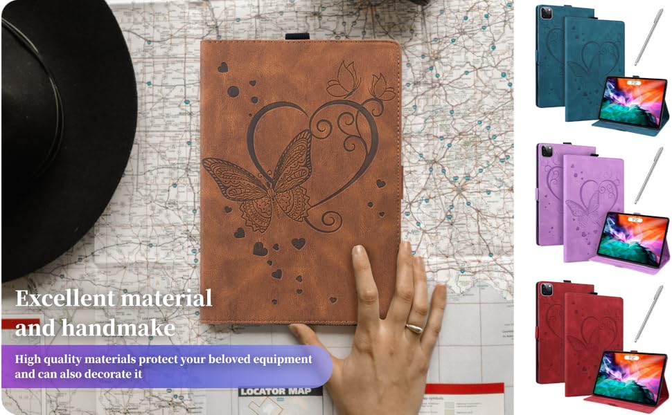 Étui pour tablette en cuir marron avec cœur embossé et motif floral. Plusieurs options de couleurs sont affichées, notamment le bleu, le violet et le rouge.