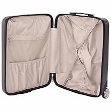 Interno aperto della valigia rigida, con fodera beige con tasche e cinghie per organizzare