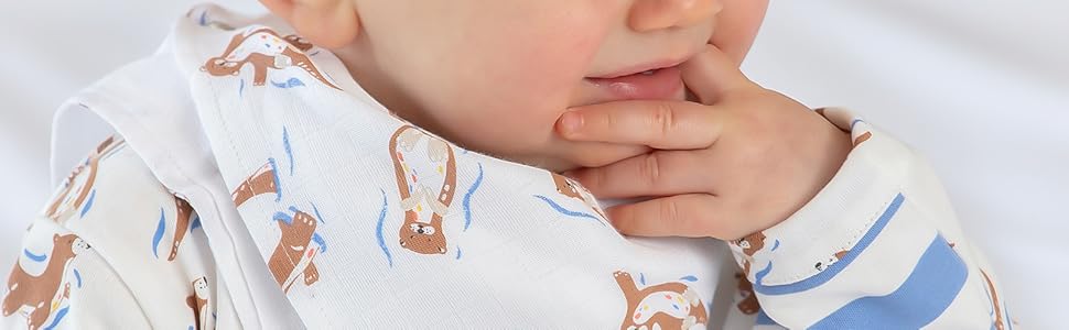 Muslin_Bandana_Bib_featured_on_baby