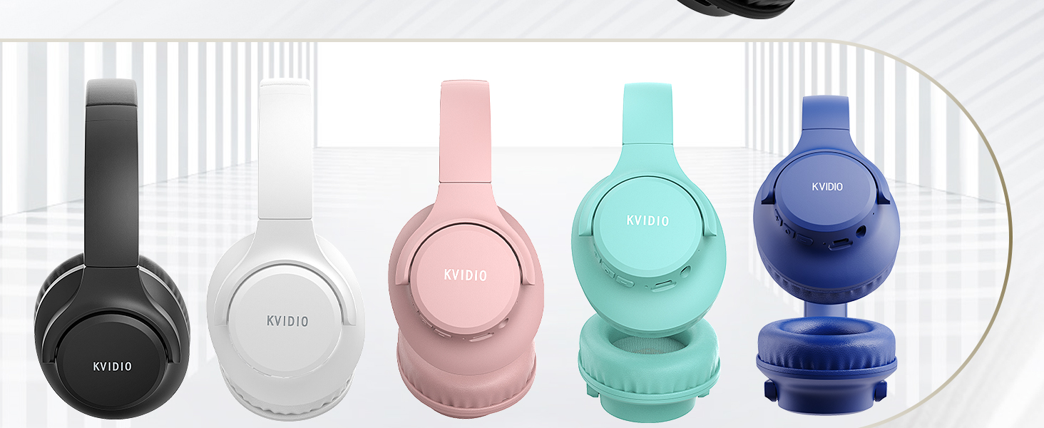 Cinco auriculares supraaurales en diferentes colores: negro, blanco, rosa, verde menta y azul. Cada auricular tiene un diseño circular en el que se ve el nombre de la marca «XUMU»