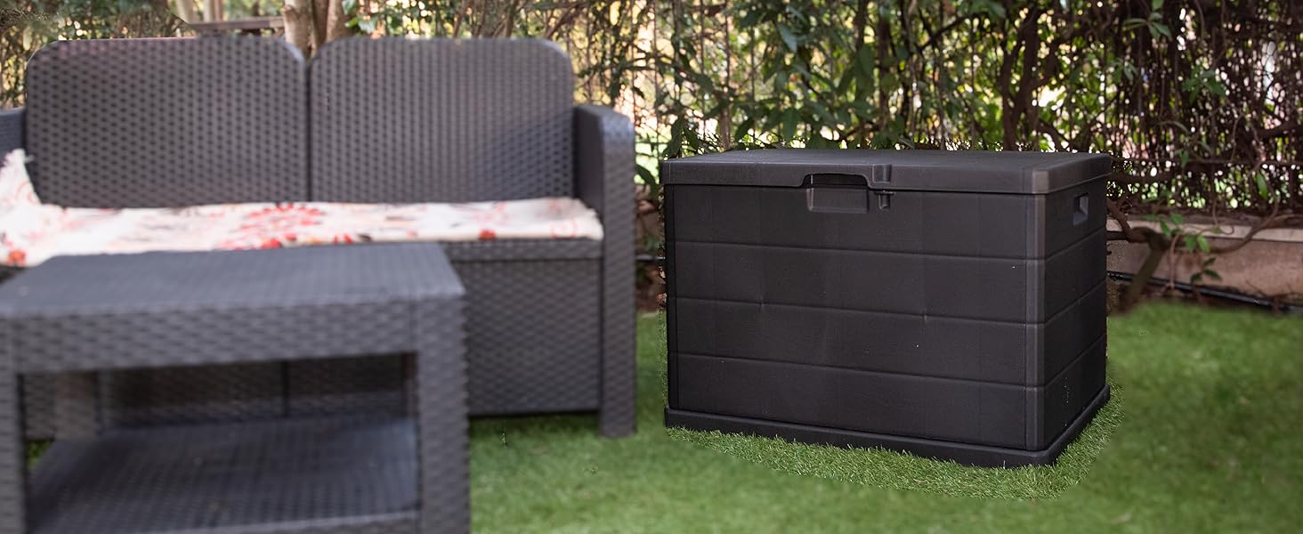 baule in giardino casa