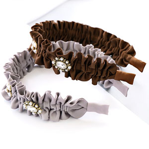 The vintage rhinestone headband is made of high quality fabric,pearls,rhinestones