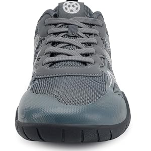 Sports shoes 