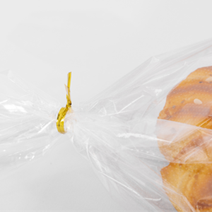 Each plastic bag comes with a twist ties for easy tie and easy take away