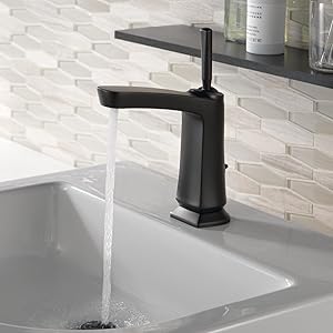 Vesna One Handle Faucet with Water Running