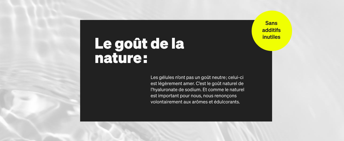Panneau de texte noir avec la phrase française « Le goût de la nature » sur fond ondulé d'eau avec un accent circulaire jaune