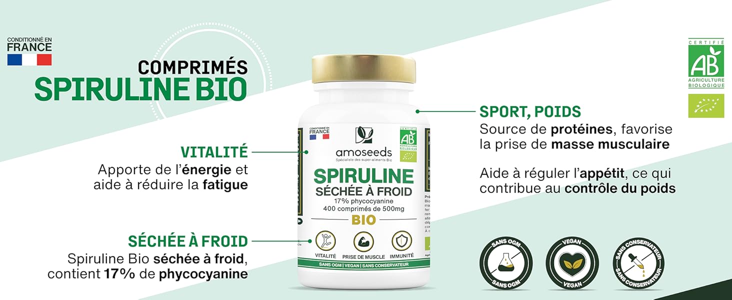 Emballage du produit de supplément de spiruline biologique montrant des informations nutritionnelles et des badges de certification sur fond blanc