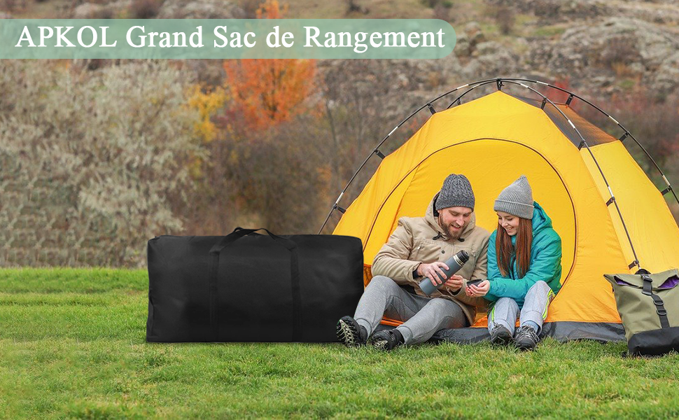 Le texte indique « APKOL Grand Sac de Rangement ». Tente de camping jaune installée sur un terrain gazonné avec des personnes assises à l'intérieur.