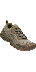 A mens hiking shoe from keen in monochrome neutral beige, it has brethable mesh and laces.