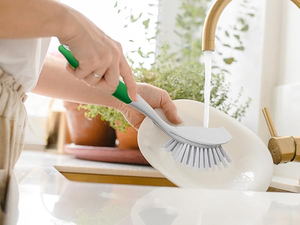 scrub brush for cleaning 