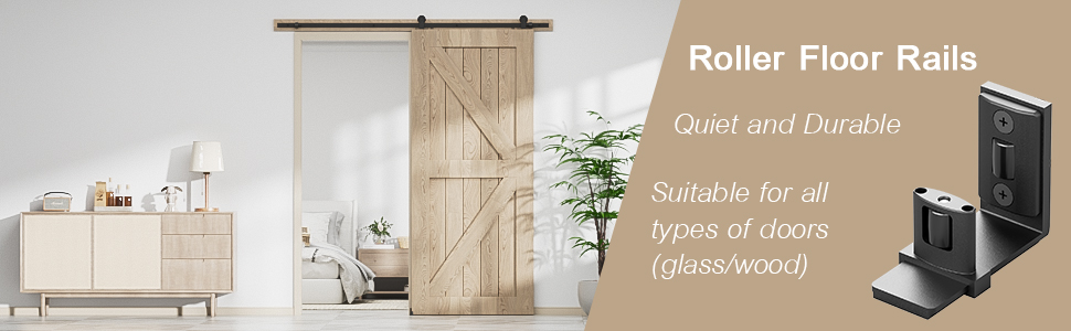 Schiebesystem für Scheunentore mit rollbaren Bodenschienen, mit beiger Holztür und schwarzen Montageteilen. Konzipiert für Glas- und Holztüren.