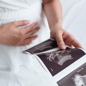 Mom looking at ultrasound image