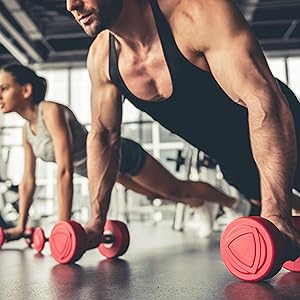 Fit man en vrouw werken uit samen
