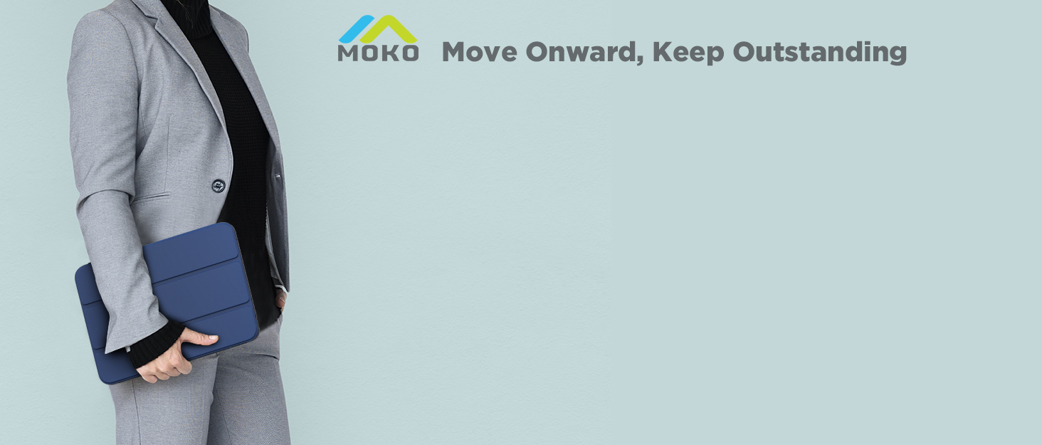 Professionnel transportant un document bleu ou un étui pour ordinateur portable, avec le logo de la société MOKO et le slogan « Move Onward, Keep