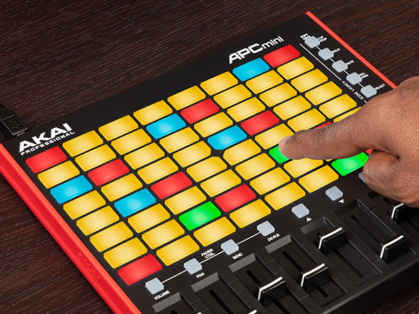 【サンプラー】Akai APC Mini MK2 MIDIコントローラー akai-apc-mini-mk2.jpg