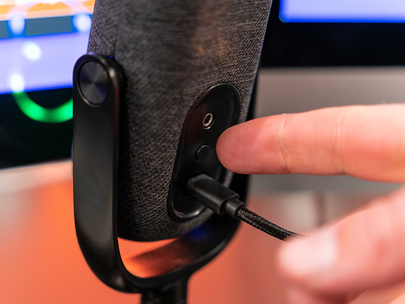 Rear button of the epic talk mic