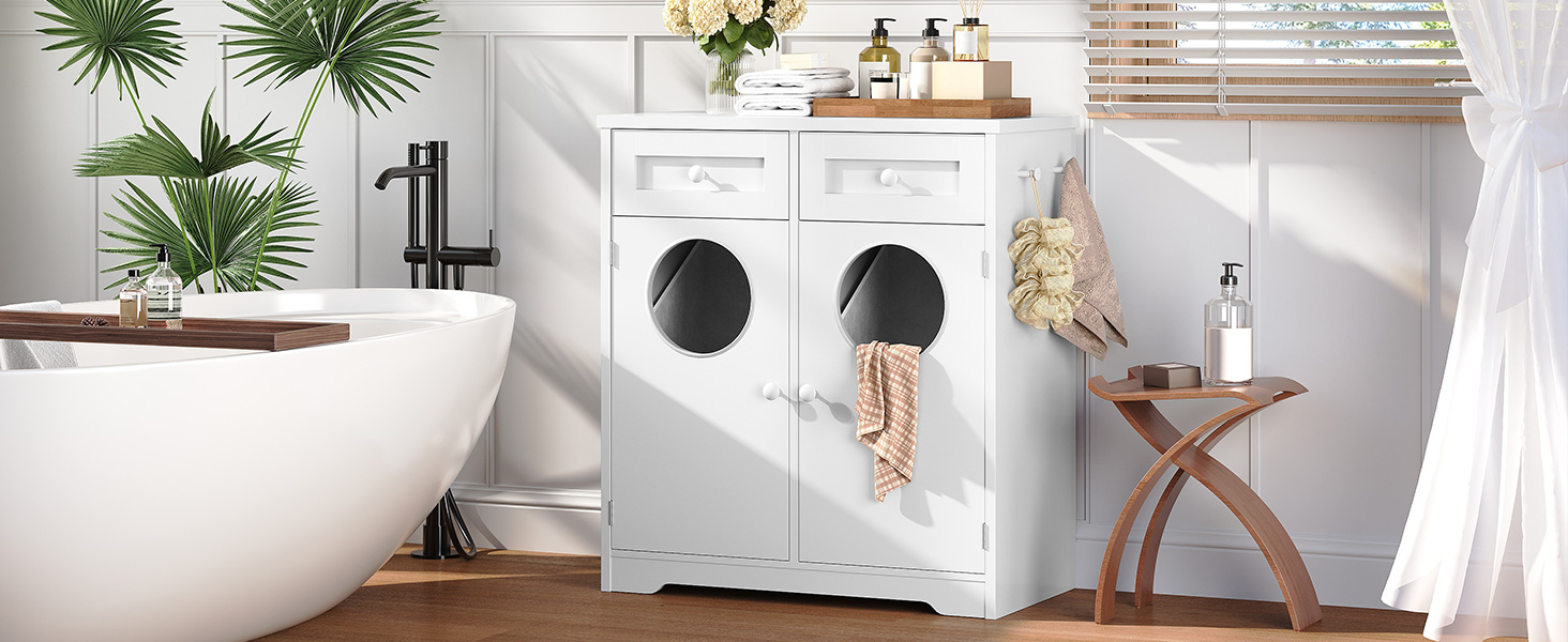 Modernes weißes Badezimmerinterieur mit minimalistischem Dekor, schwebenden Regalen und Tageslicht. Das klare Design mit Holzakzenten und Pflanzenelementen sorgt für eine Spa-ähnliche Atmosphäre.