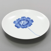 花模様の金属製皿 直径約10cm 木箱入り Amazon.co.jp: 浜陶 波佐見焼 和山窯 flowers 小皿 約10.5cm