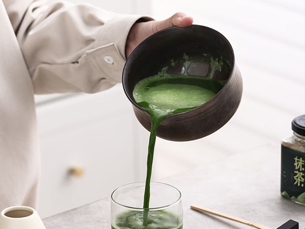 Matcha bowl with spout