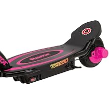 scooter électrique razor Rose avec l'image montrant le moteur moyeu embarqué sur fond blanc