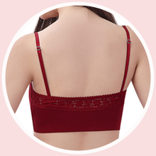 Regular straight back with lace detailing