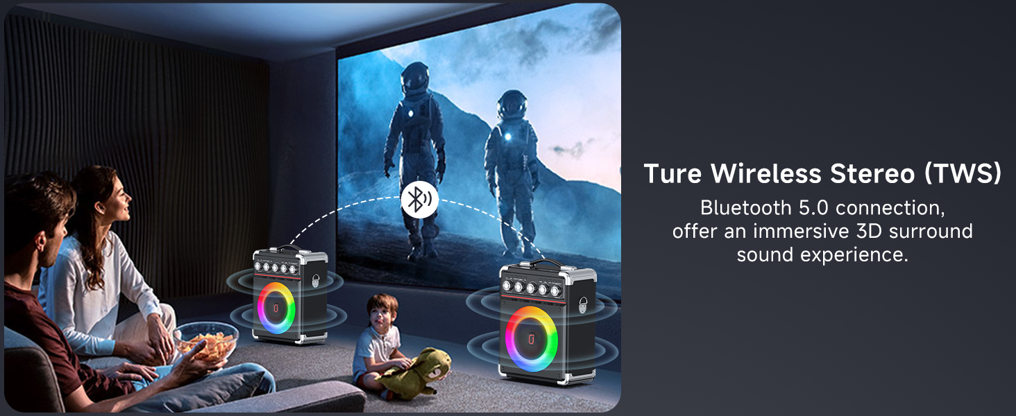 un garçon assis par terre devant un écran avec un écran de cinéma et un jeu vidéo dessus.