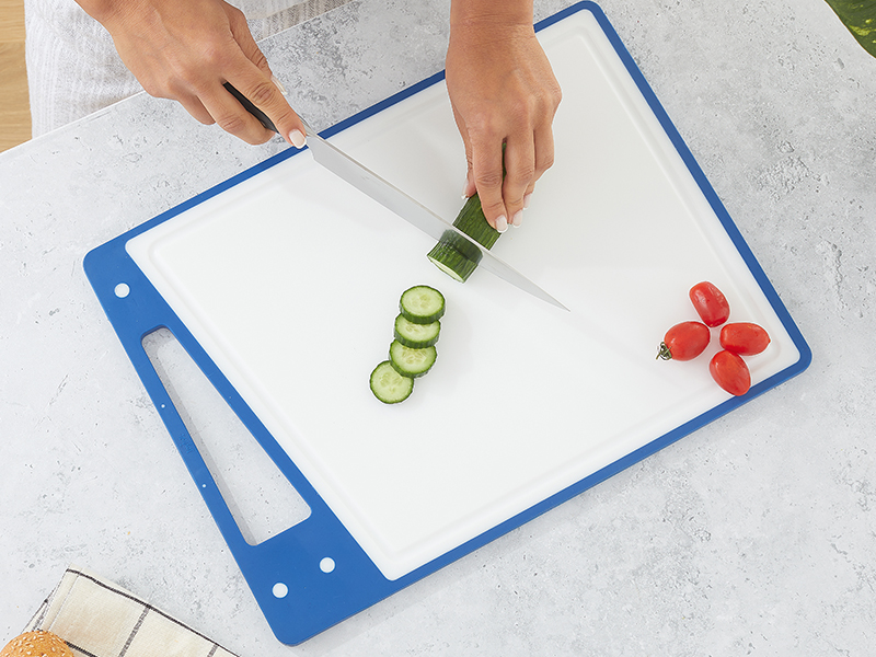 JoyJolt Plastic Cutting Board Set. White and Blue Cutting