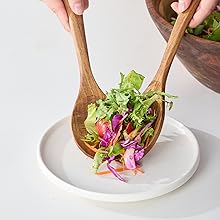 Versatile acacia wood bowl: ideal as serving salad, for entertaining, or a stunning centerpiece.