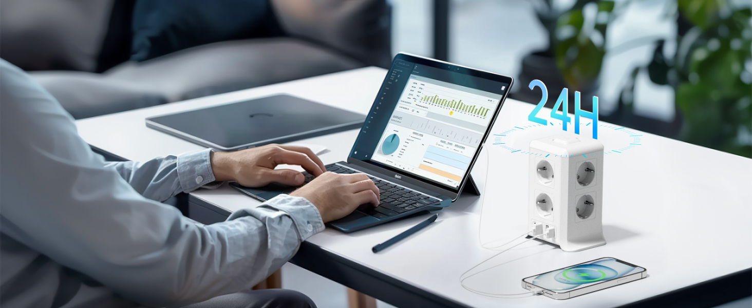 una persona que usa una tableta en un escritorio.