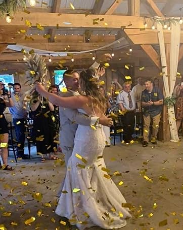 Gold confetti cannons