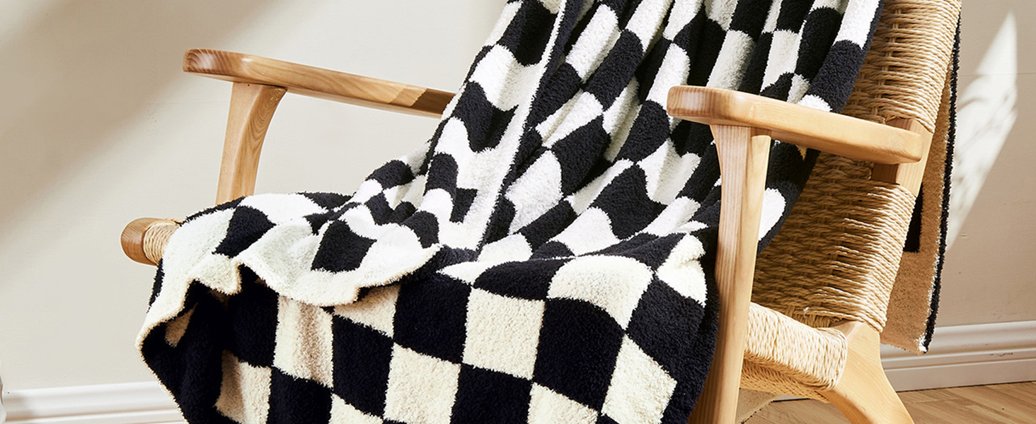 CozeCube Checkered Blanket, Ultra Soft Cozy Pink Checkered