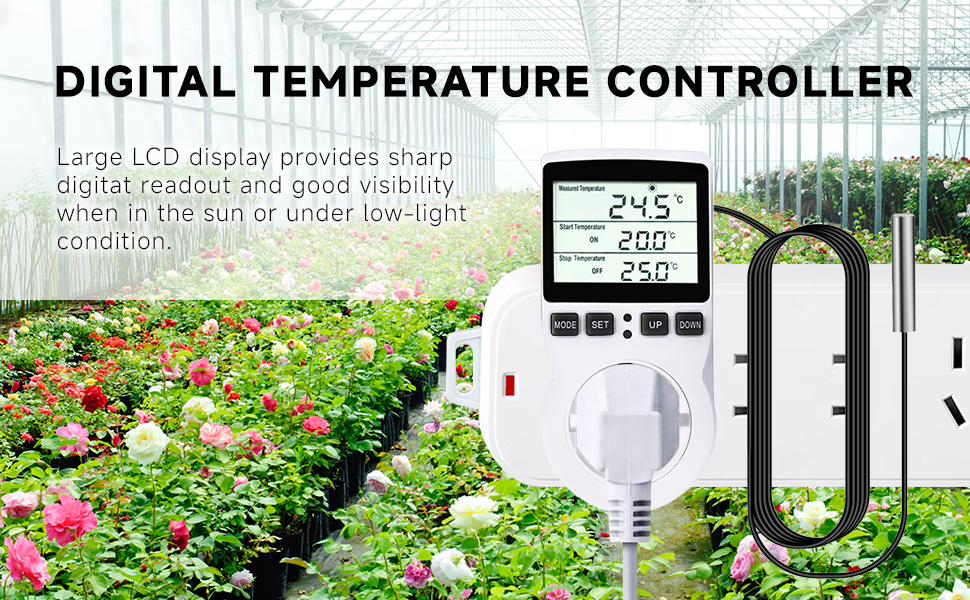 Digitaler Temperaturregler mit großem LCD-Display, das Temperaturwerte anzeigt. Das Gerät verfügt über Tasten und eine Steckdose und befindet sich in einem Gewächshaus mit blühenden Pflanzen.