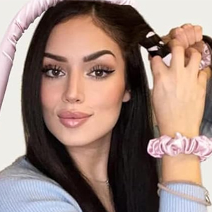 カーラーにかみを巻きつける