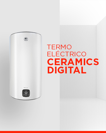 El texto dice: «TERMO ELECTRICO CERAMICA DIGITAL». Calentador de agua eléctrico cilíndrico blanco con panel de pantalla digital montado en una pared blanca.