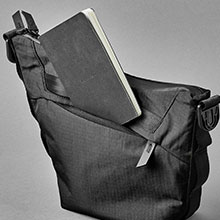 Amazon.co.jp: [ALPAKA] [アルパカ] FLOW SATCHEL 2L スリング