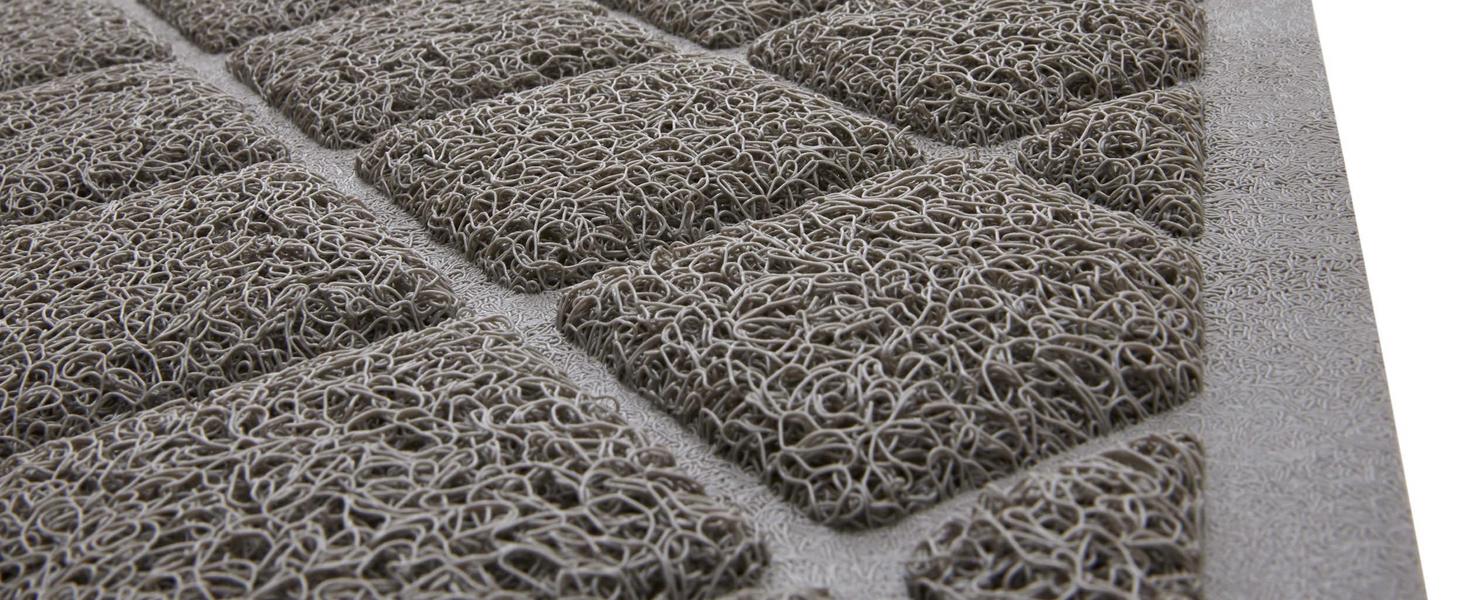 Deep Coils Grooves Trap Litter in cat litter mat