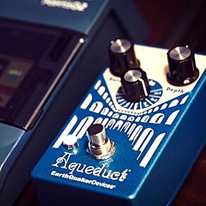 Amazon.com: EarthQuaker Devices Aqueduct Pitch Vibrato