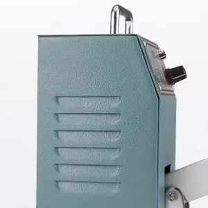 アルミ製のケースは、放熱性が高く、