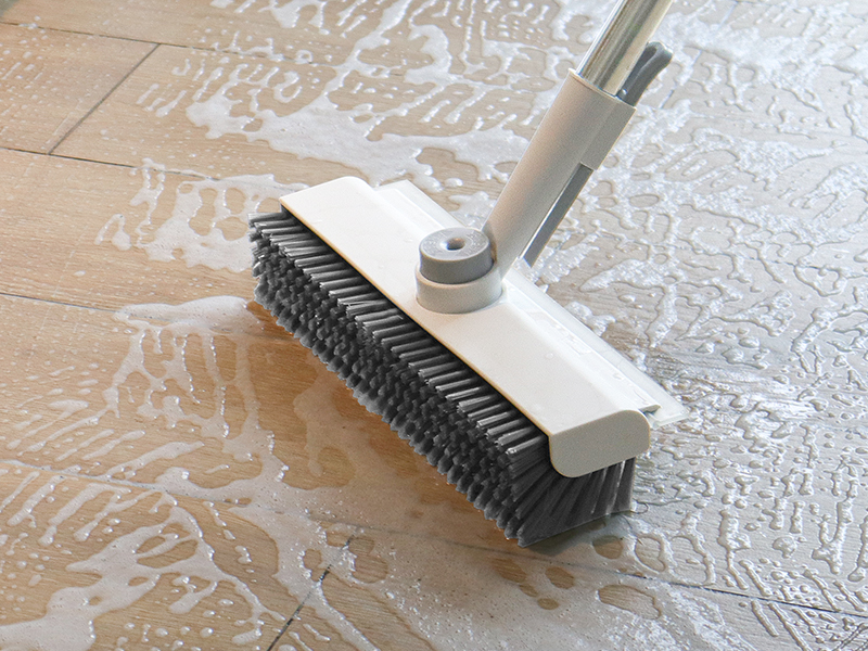 Floor brush