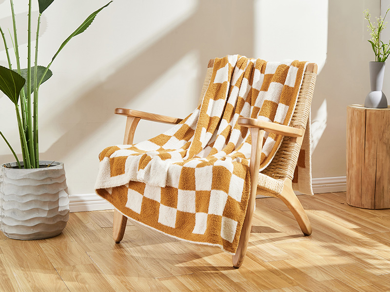 Amazon.com: CozeCube Checkered Blanket, Ultra Soft Cozy