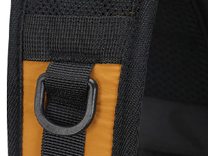 Shoulder strap D-shaped hook