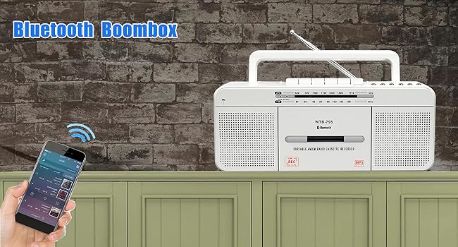 CFS-686とRF-1130 Retro Classic 80s Style Portable Boombox with Cassette