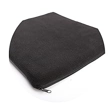 Schwarzes keilförmiges Kissen mit Reißverschluss, wahrscheinlich für ergonomische Unterstützung. Glatte Stoffoberfläche mit abgewinkeltem Design für Positionierung oder Komfort.