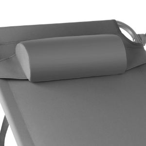 Primo piano di un poggiatesta imbottito grigio su quella che sembra essere una sedia o un lettino. Design curvo con cucitura visibile lungo il