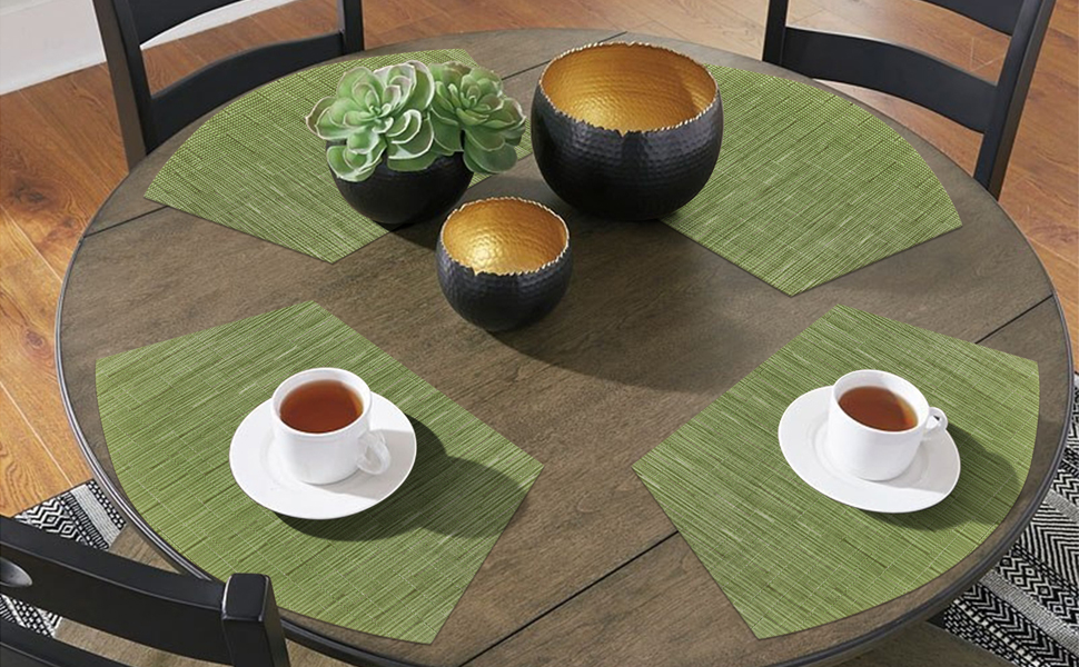 SHACOS Round Table Placemats Set of 4 Woven Vinyl Wedge Shaped Place