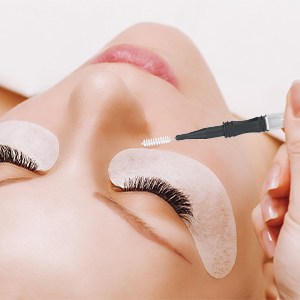 Eyelash brush