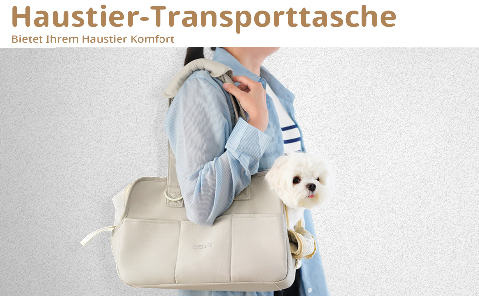 Beigefarbene Haustiertragetasche mit kleinem weißen Hund im Inneren, komfortables Design für den Transport von Haustieren.