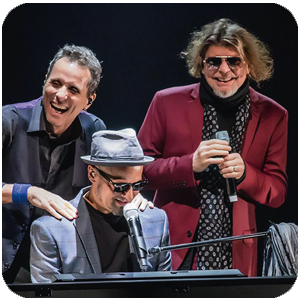 Tony, Britto e Branco numa apresentação da turnê Trio acústico