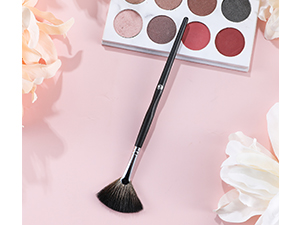Fan brush for powder makeup