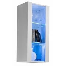 Weiße Wandvitrine mit blauer LED-Beleuchtung. Drei Regale präsentieren Bücher und Dekorationsgegenstände und schaffen so eine beleuchtete Aufbewahrungslösung